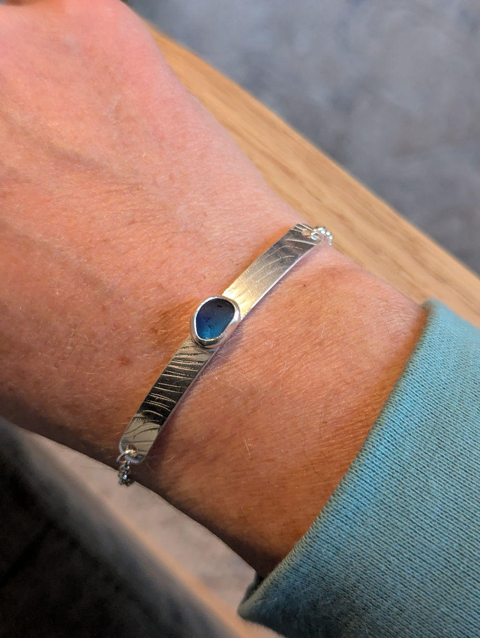 Thumbnail: Blue sea glass and textured sterling silver bar bracelet 