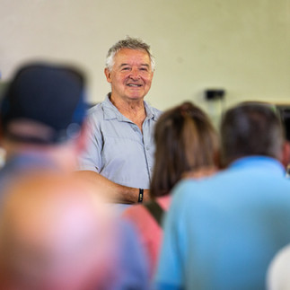 Person hält Vortrag