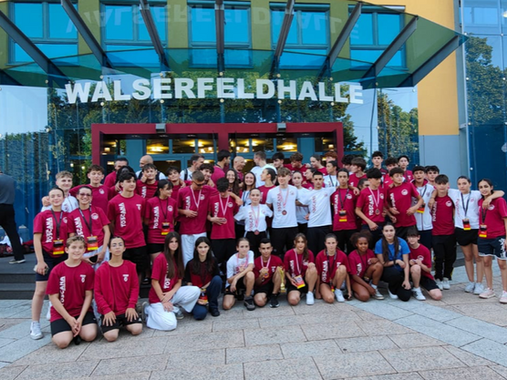 Gli atleti della Bodymind Karate Team vincenti nella squadra toscana all’Austrian Junior Open