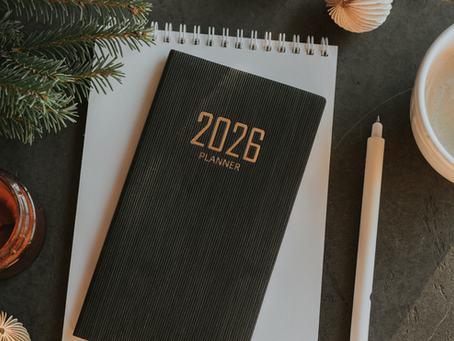 CALENDÁRIO ASTROLÓGICO 2026 - Mês a Mês: Os Maiores Eventos, Fases da Lua, Eclipses, Retrogradações e os Trânsitos Planetários.