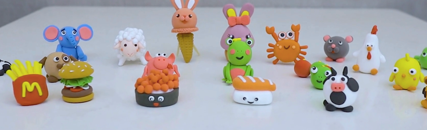 תמונה של בובות מפוסלות מקליי
