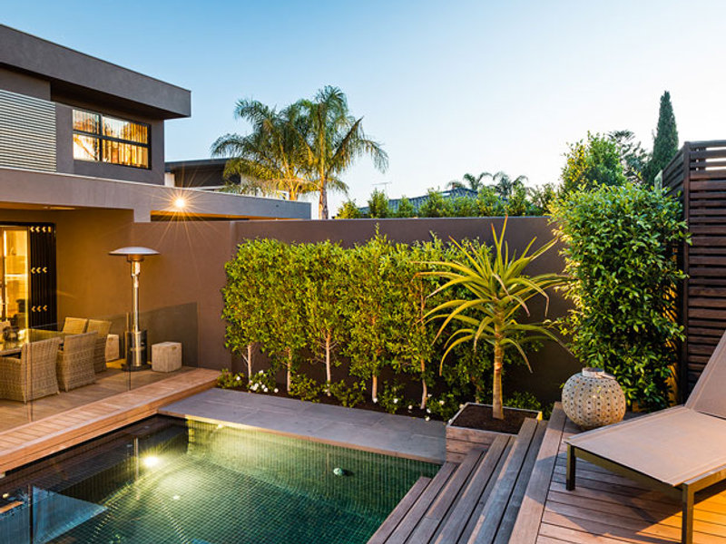 Pool building in Brighton