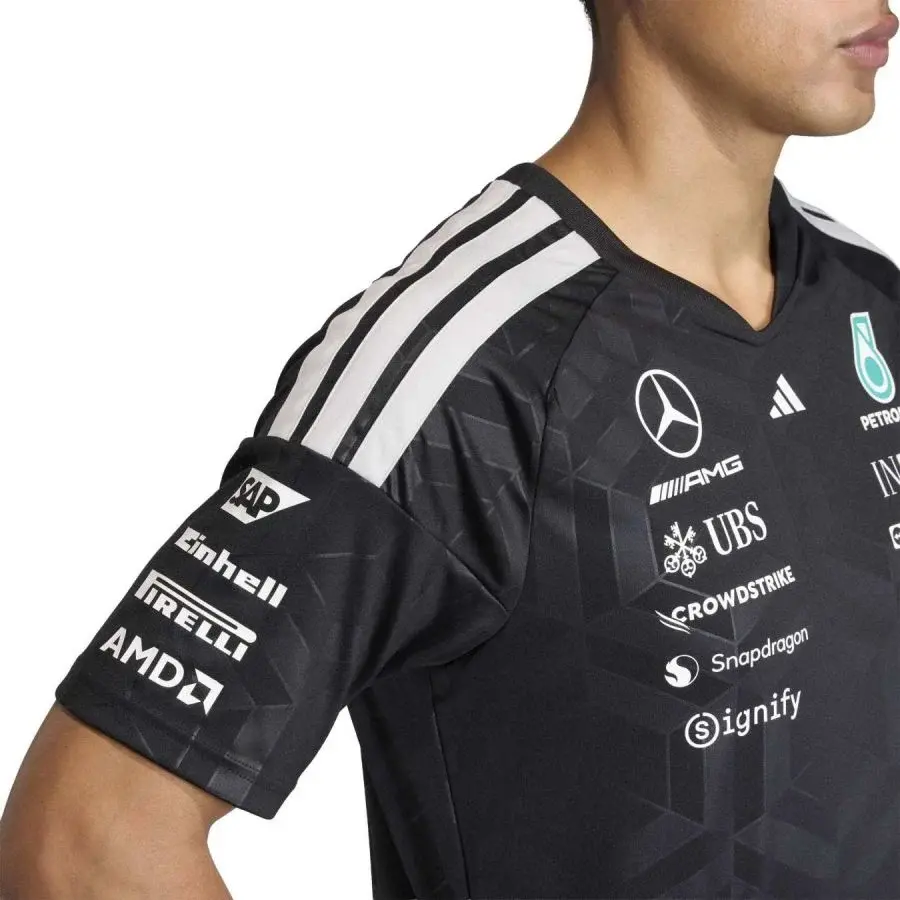 Miniature : t-shirt Mercedes AMG Team noir adidas détails côté 2