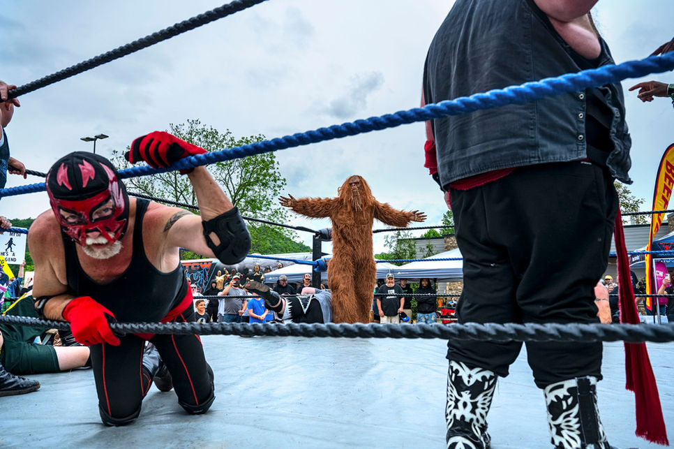 Bigfoot wrestling in the smoky mountains