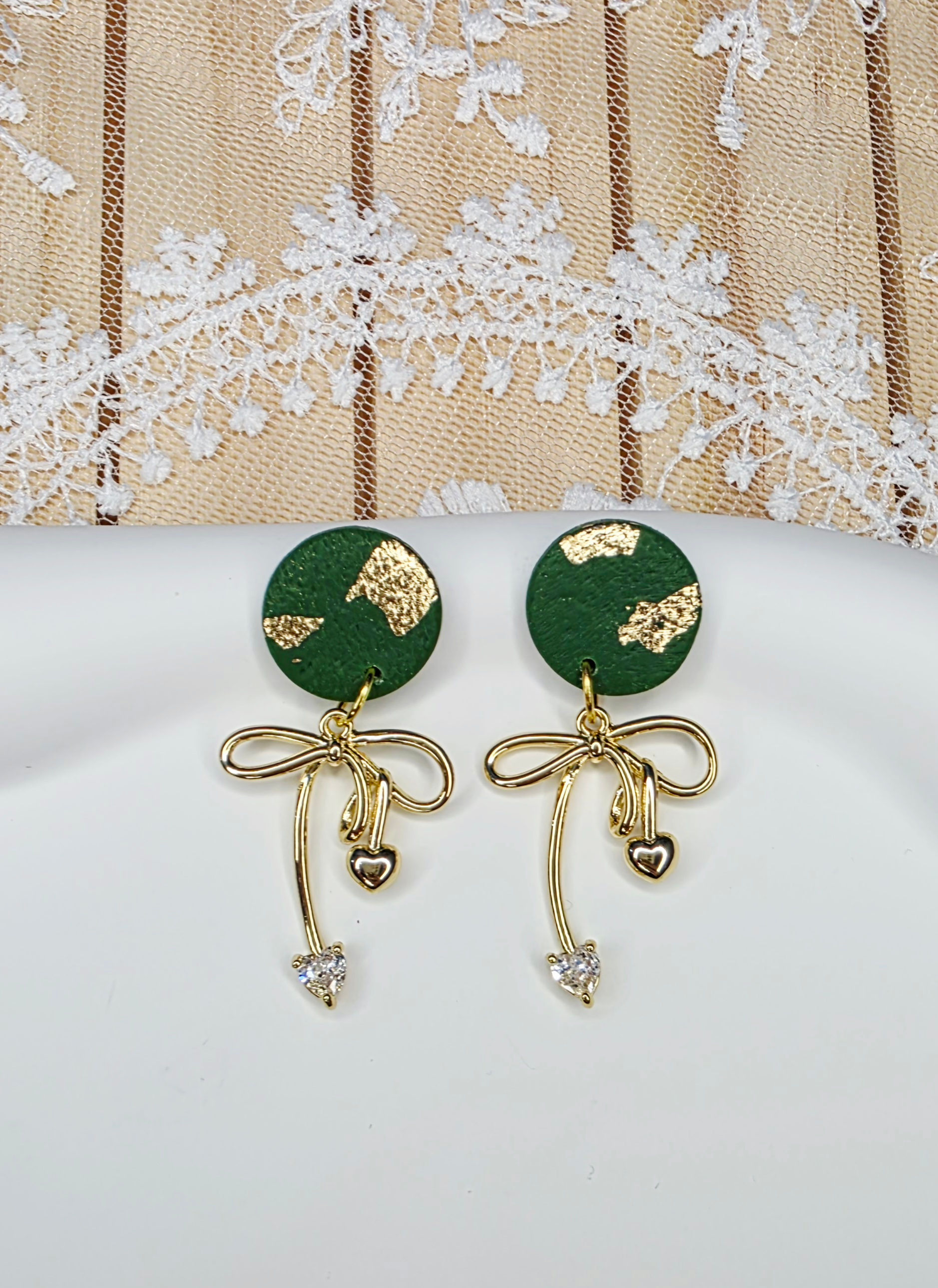 Boucles Nœud de Noël – Chic & Féminin