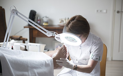 chiropodist-Francie- van-Gompel-Pixabay.jpg