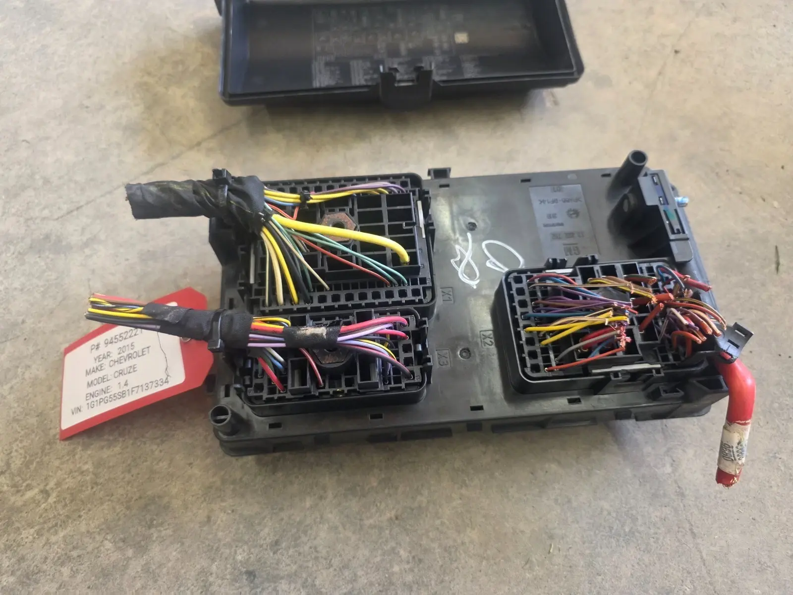 GM 94552221 - 2015 Chevrolet Cruze, 1.4L Fuse Box / Relay Block PDM