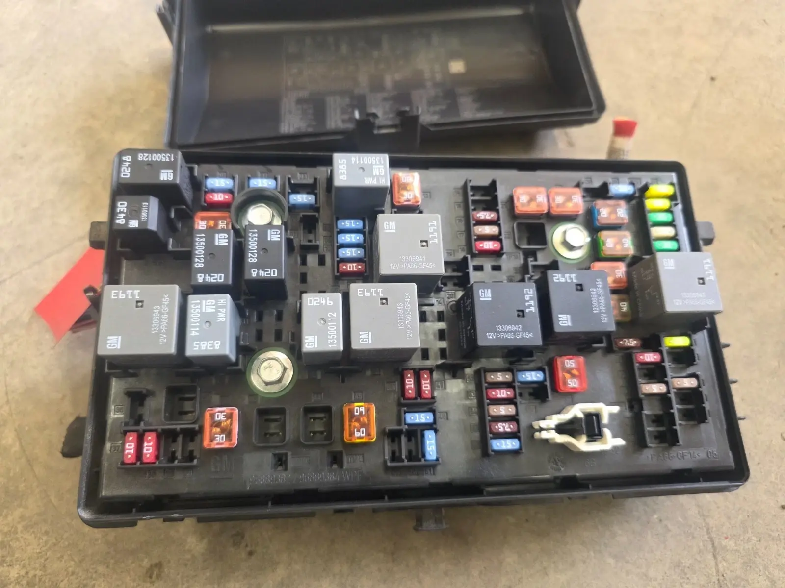 GM 94552221 - 2015 Chevrolet Cruze, 1.4L Fuse Box / Relay Block PDM