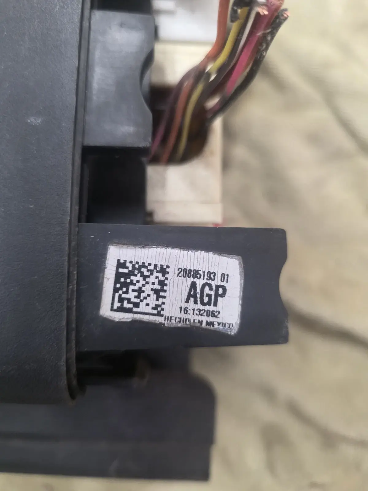GM 20885193-01 FUSE BOX / RELAY BOX PDM