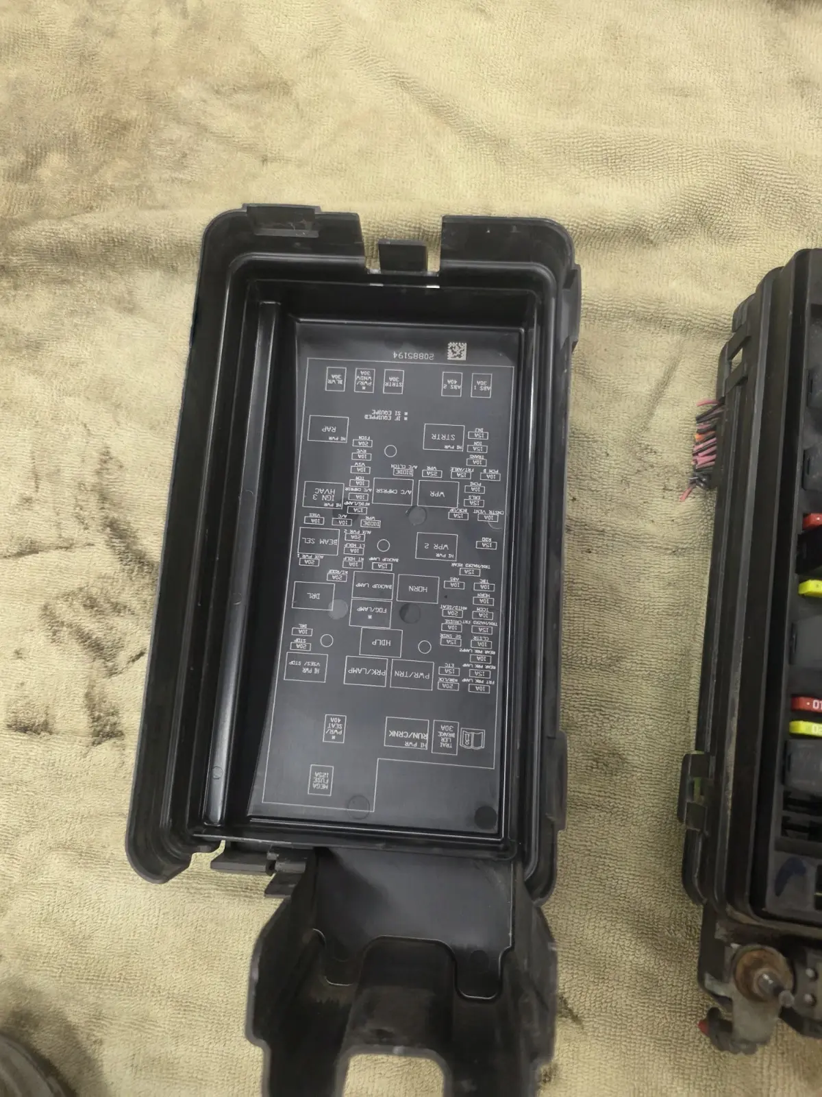 GM 20885193-01 FUSE BOX / RELAY BOX PDM