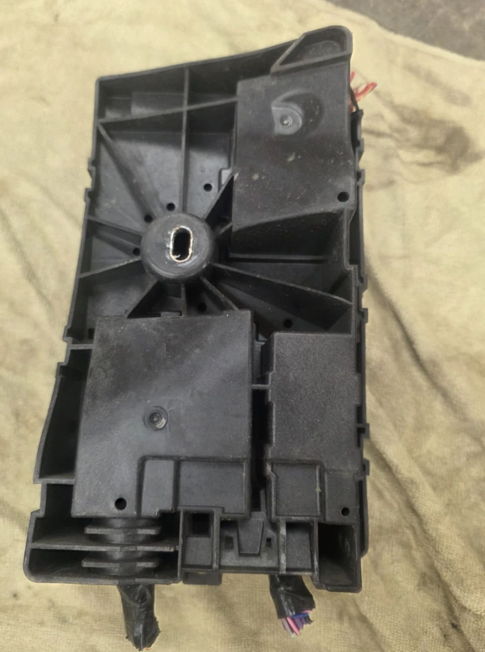 GM 20831466-03 FUSE BOX / RELAY BLOCK PDM