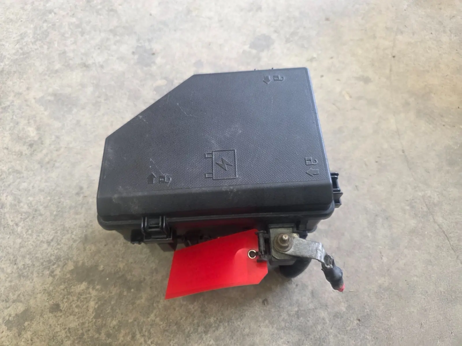 GM 25856247 - 2008 Saturn Outlook, 3.6L Fuse Box / Relay Block PDM