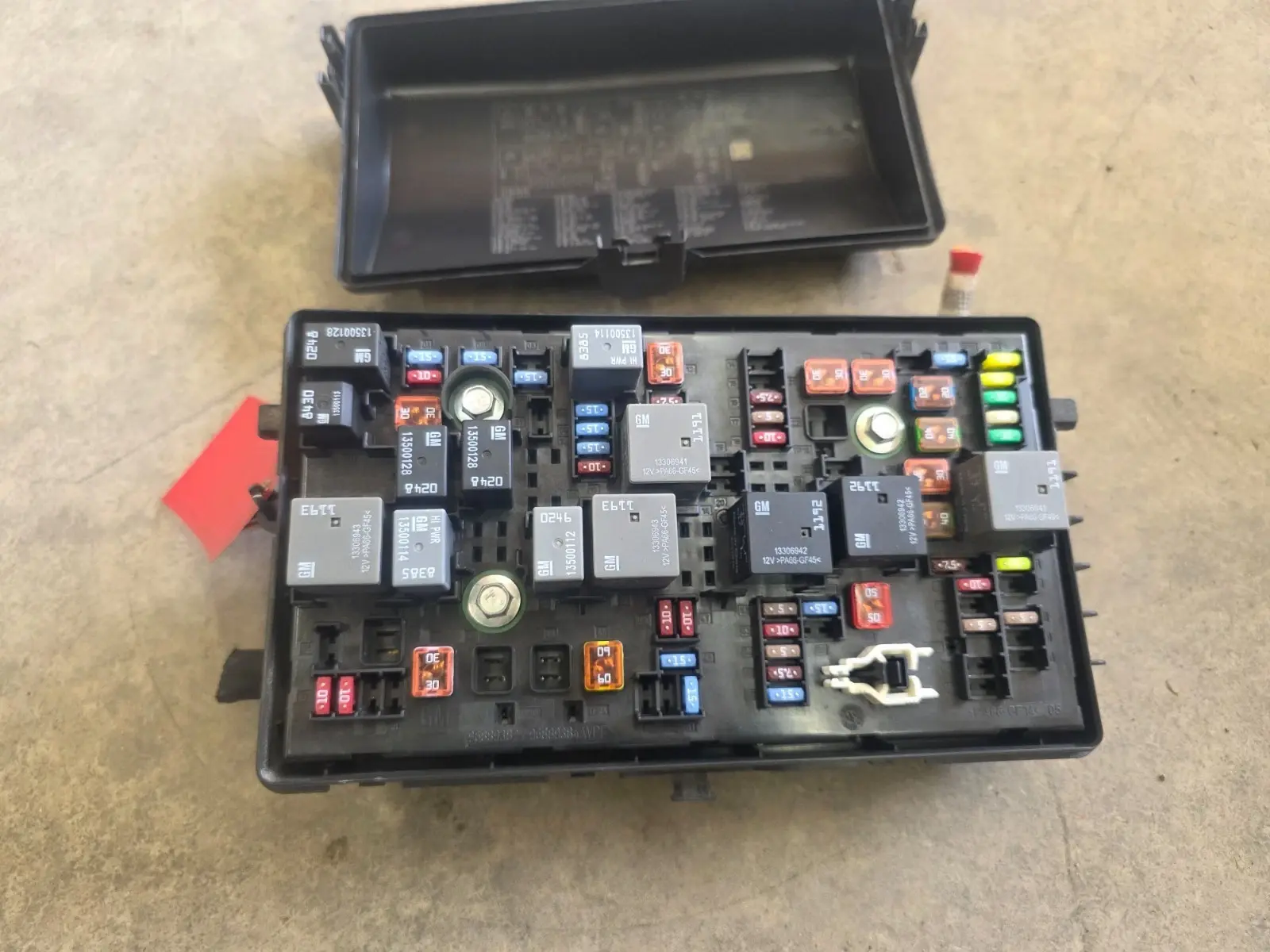 GM 94552221 - 2015 Chevrolet Cruze, 1.4L Fuse Box / Relay Block PDM