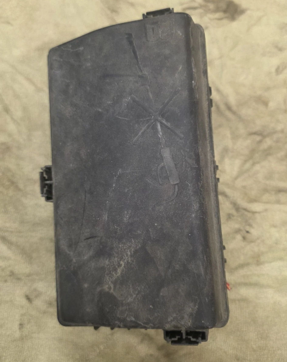 GM 20831466-03 FUSE BOX / RELAY BLOCK PDM