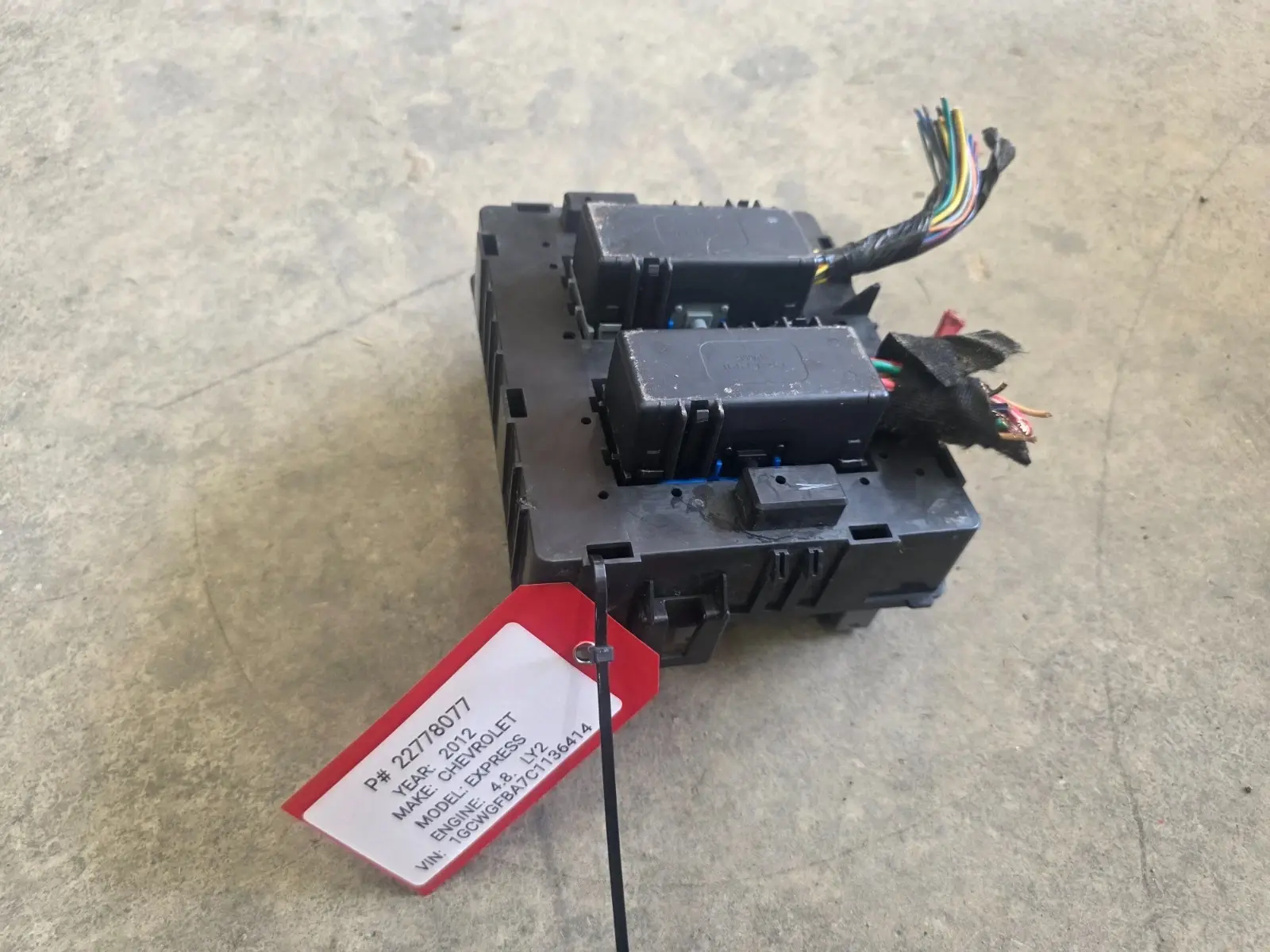 GM 22778077 - 2012 Chevrolet Express, 4.8 Fuse / Relay Box / Block PDM