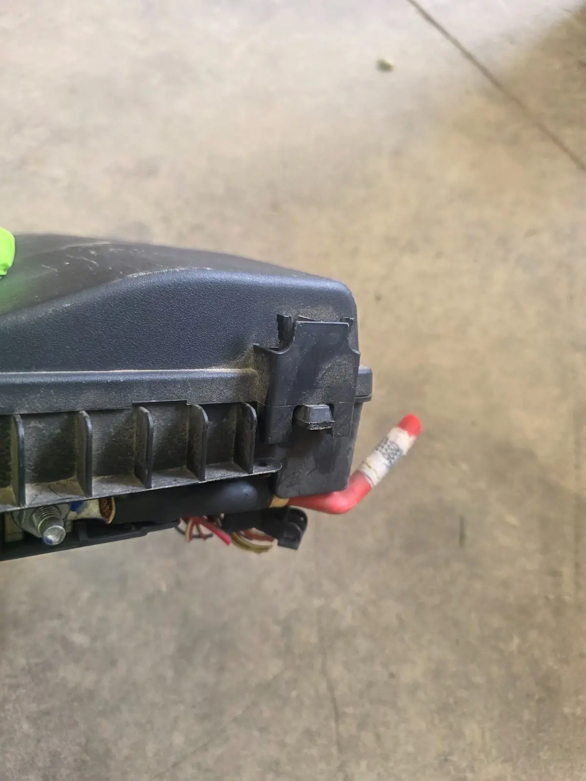 GM 94552221 - 2015 Chevrolet Cruze, 1.4L Fuse Box / Relay Block PDM