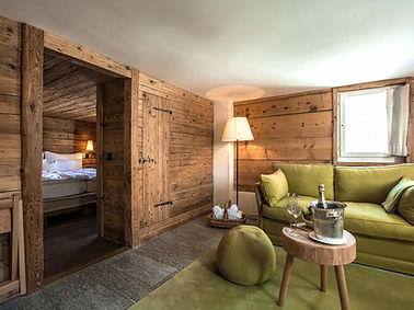 Maiensäss stube_edited.jpg