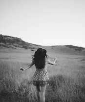 woman wearing brown and green floral rom