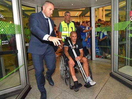 Maxi chegou em cadeira de rodas
