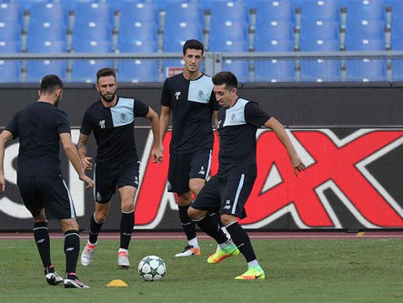 Layún e Herrera só chegam hoje