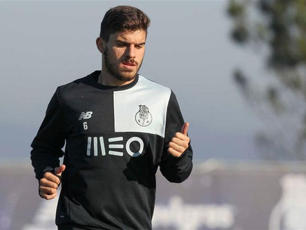 Rúben Neves foi o único ausente no último treino antes do clássico