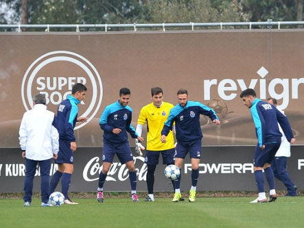 André André e Dani Osvaldo em dúvida