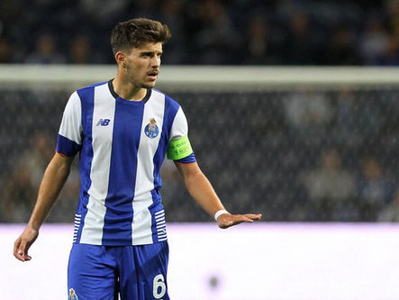 Rúben Neves vence prémio