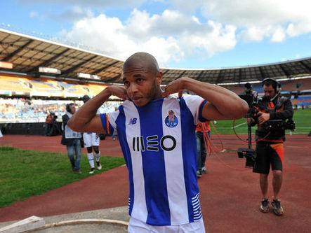 Brahimi está a caminho de Inglaterra