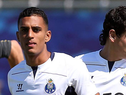 "Dragões" blindam Víctor Garcia com cláusula de 25 milhões de euros