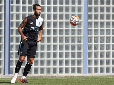 Sérgio Oliveira a perder espaço no FC Porto de Nuno Espírito Santo