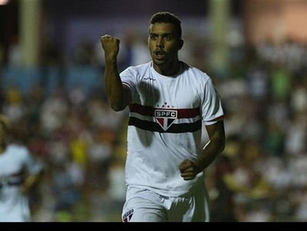 Inácio, envolvido na venda de Maicon, já treina