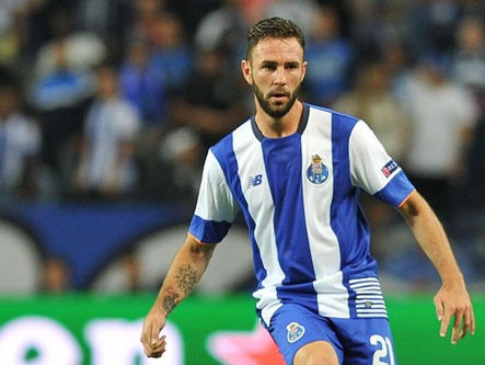 Layún pode ficar em definitivo
