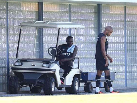 Aboubakar e Brahimi à espera do mercado