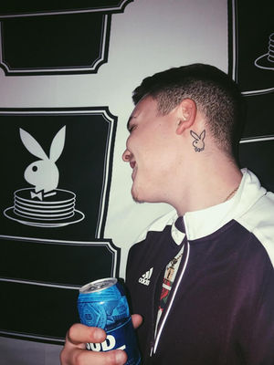 Gloucester-bred Alternative Artist releases new visuals with Island vibes