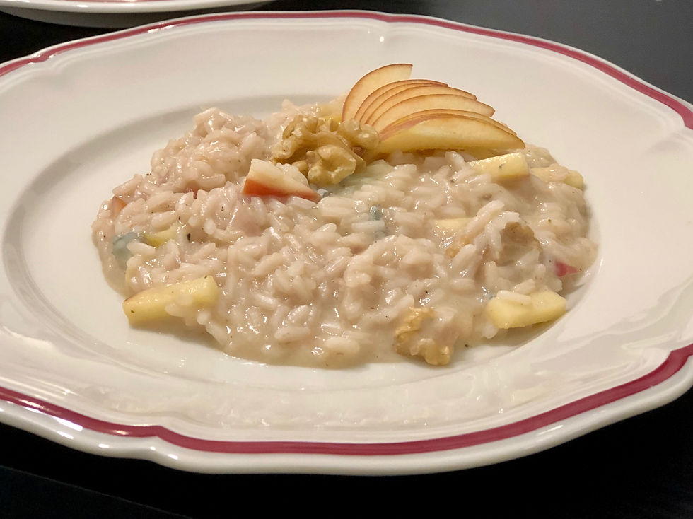 Exquisito postre de arroz con leche, manzana y nuez, combinación perfecta para un postre fácil de preparar