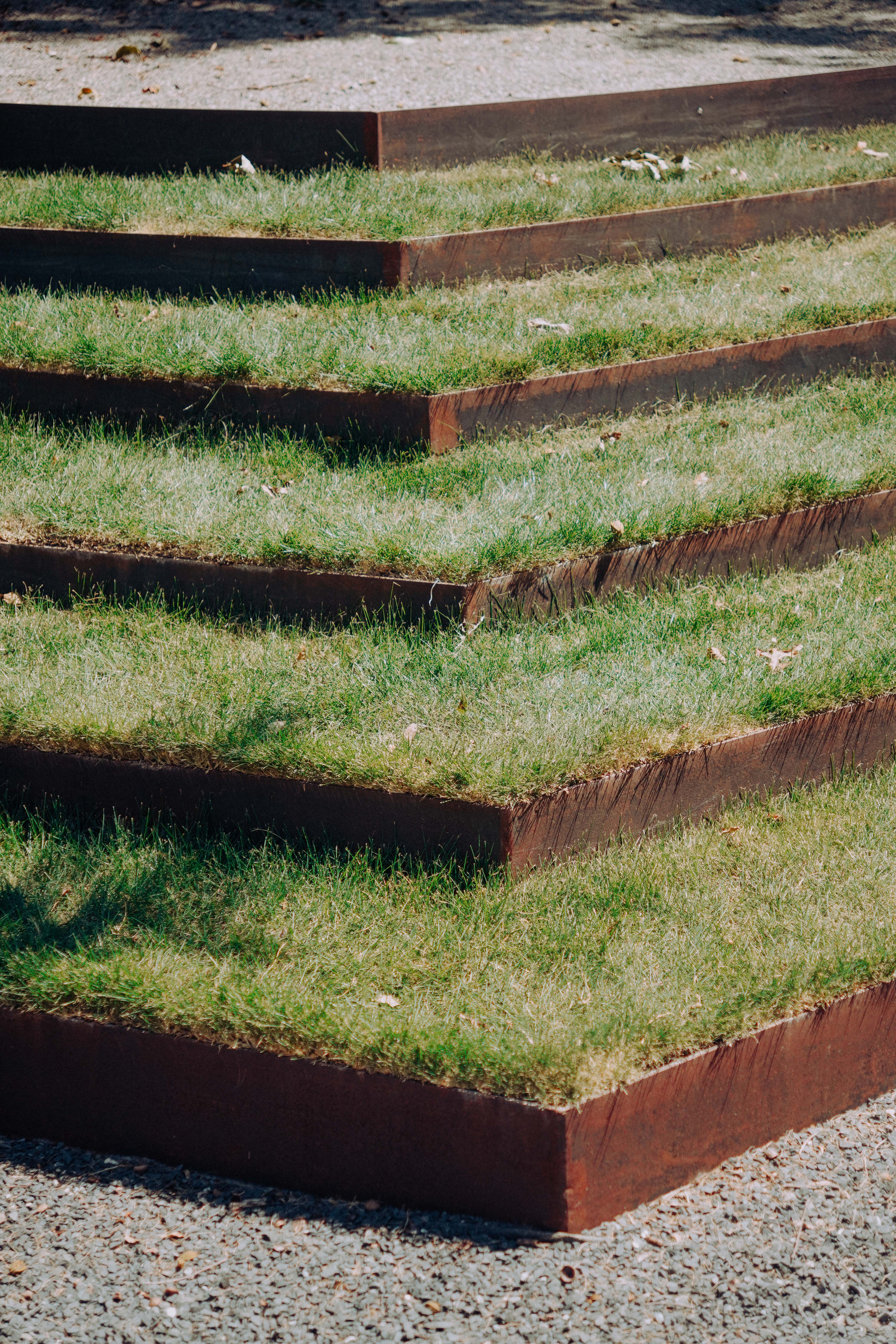 Terraced lawn with steel edging by Grayscape Landscape & Design, landscaper in Preston Hollow, TX. Landscaper Near Me.