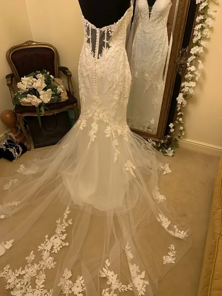 Thumbnail: Enzoani OLENKA Size 16 Ivory NEW!