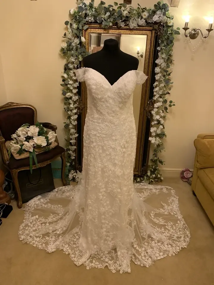 Thumbnail: Allure R3813L Ivory/Champagne Size 18 NEW!