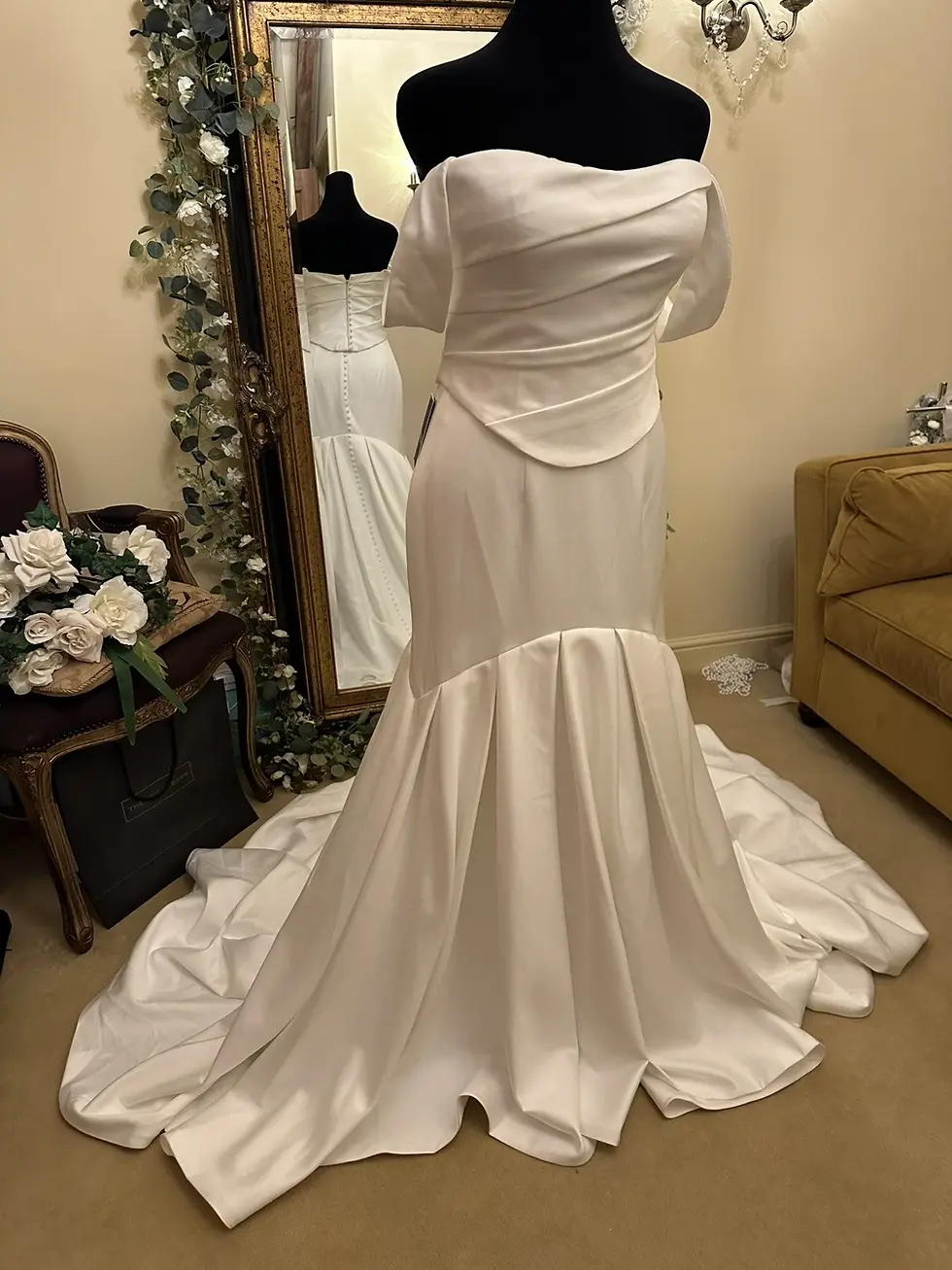 Thumbnail: Evie Young SINATRA LEE Satin Size 14 Ivory NEW!