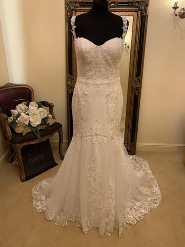 Thumbnail: Evie Young Gown SLOANE Size 14 Ivory LINED Version