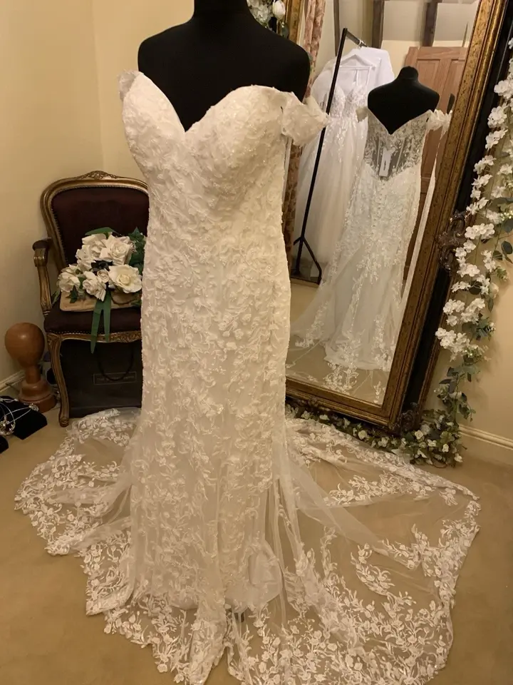 Thumbnail: Allure R3813L Ivory/Champagne Size 18 NEW!