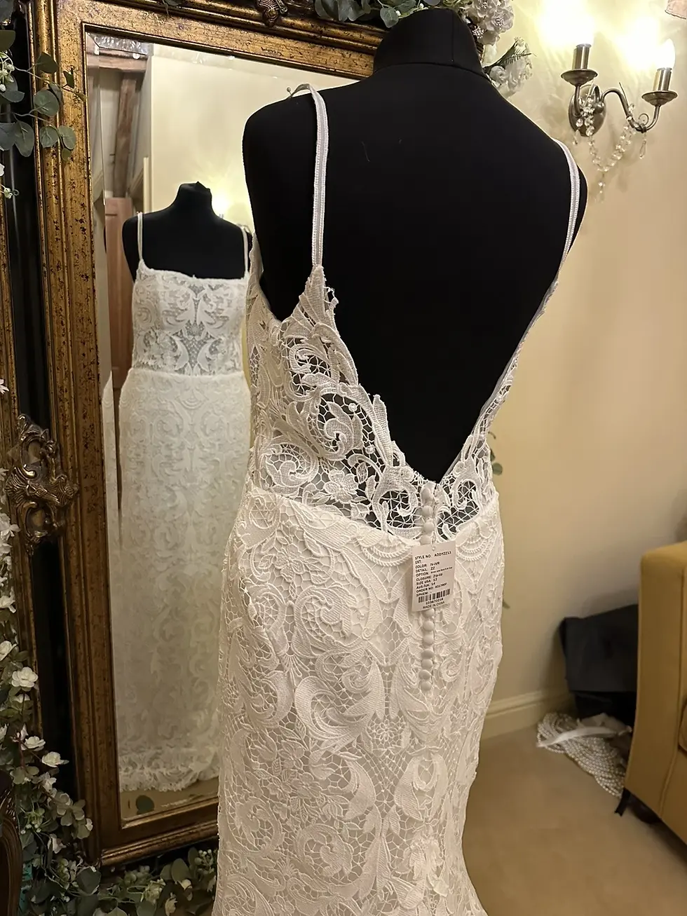 Thumbnail: All Who Wander ADDY Size 14 Ivory NEW!