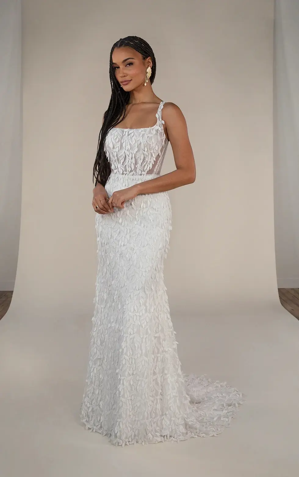 Thumbnail: All Who Wander (Essense) BYRON Ivory/Rum Size 14