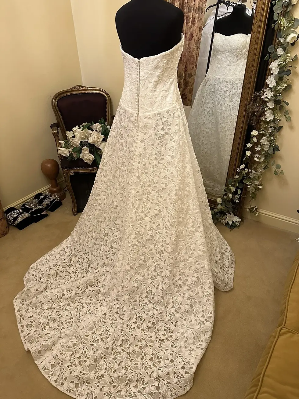 Thumbnail: All Who Wander GENTRY Size 14 Ivory NEW!