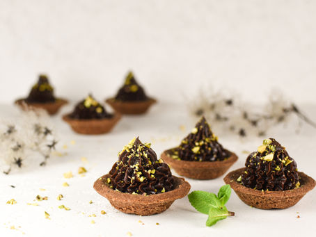 MINI TORTICE Z ČOKOLADO IN PISTACIJO