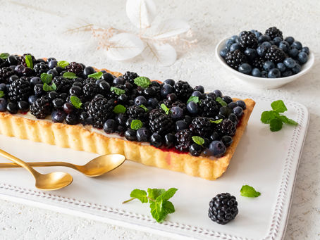 PITA Z BOROVNICAMI, ROBIDNICAMI IN BELO ČOKOLADO