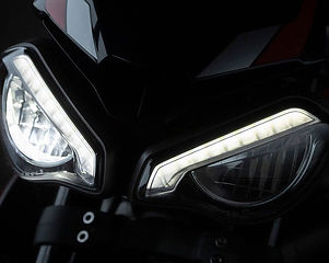 Street-Triple-R-Variant-Page---Headlights---Step-Carousel-1410x793px.jpg
