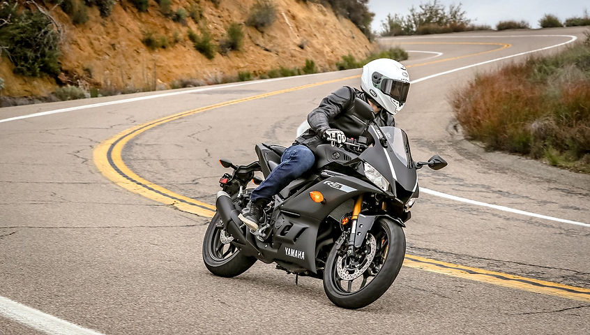 Andy_Greaser_Yamaha_R3_First_Ride_Review.jpg