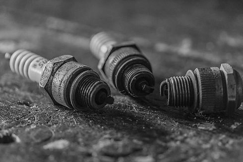 spark-plugs-old-used-black-and-white.jpg