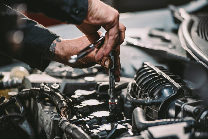 tools-change-spark-plugs-870x581.jpg